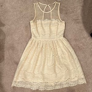 En Creme Eyelash Lace Dress